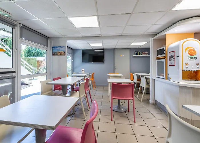 Premiere Classe Deauville 호텔 *